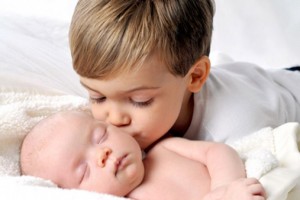 รับมือกับปัญหาเด็กๆ ที่ไม่เด็กเหมือนชื่อ เมื่อ พี่อิจฉาน้อง