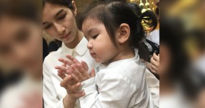 น้ำตาไหล…น้องมะลิ กราบพ่อปอครั้งสุดท้าย!