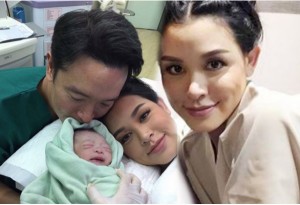 ชายคุณพ่อป้ายแดง สุดปลื้มวิกกี้ สุนิสา คลอดแล้ว! พร้อมเผยโฉมหน้าลูกคนแรกของ