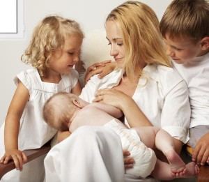 เลี้ยงลูกด้วยนมแม่ เป็นการคุมกำเนิดแบบธรรมชาติได้จริงหรือไม่