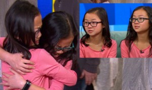 สุดซึ้ง! เด็กหญิงฝาแฝดจีนถูกจับแยกตั้งแต่แรกเกิด เจอกันครั้งแรกในอเมริกา