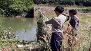 อาหื่นจะข่มขืนหลานชาย 7 ขวบ หลานขัดขืนจับหัวโขกก้อนหินและกดน้ำ