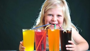 วิจัยพบ เด็กดื่มน้ำอัดลมมากยิ่งก้าวร้าว ทำไมเป็นเช่นนั้น 